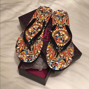 NWOT Tory Burch Navy Flip Flops with geo pattern